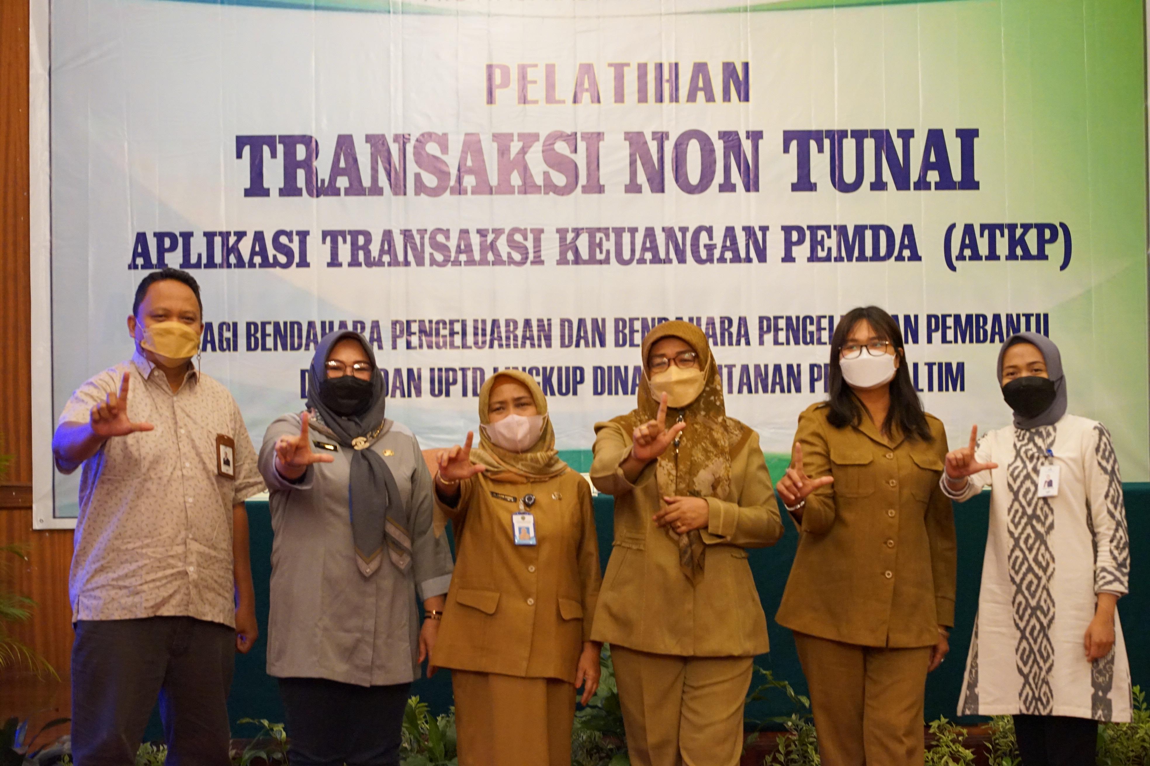 https://dishutkaltim.com/public/admin/images/gambar_berita/1653365330_DSC00117.JPG