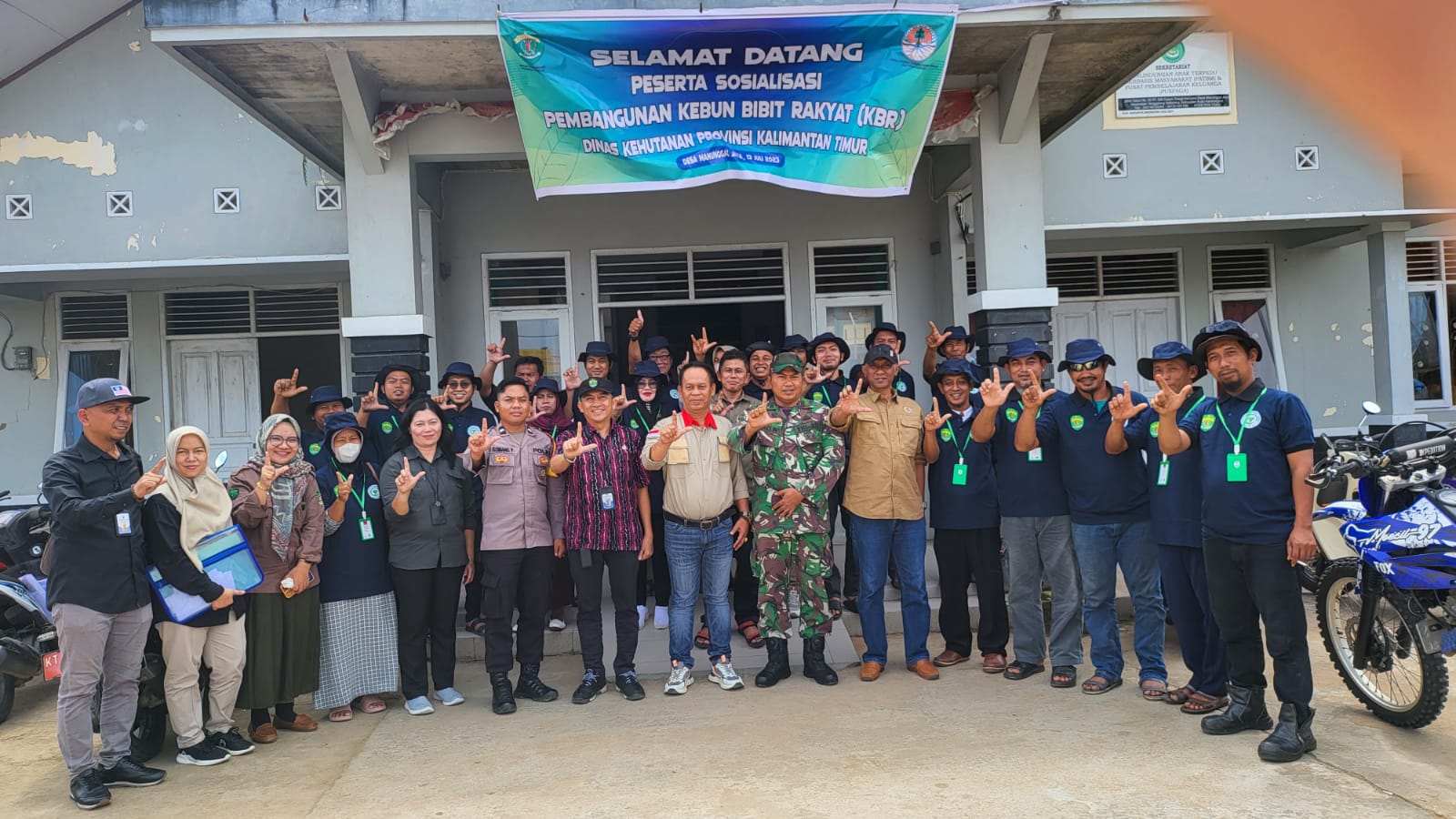https://dishutkaltim.com/public/admin/images/gambar_berita/1689302776_PTH.jpeg