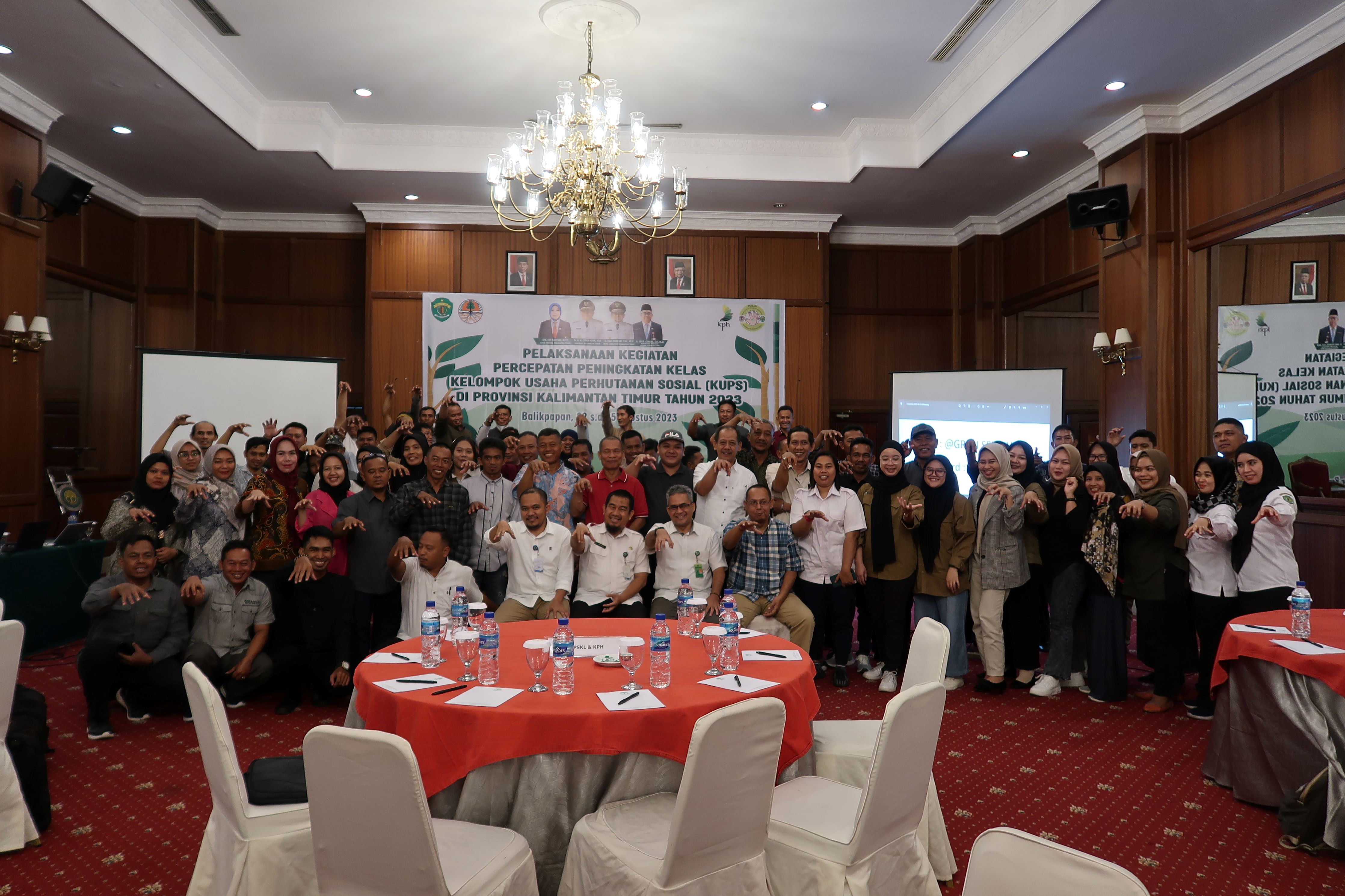 https://dishutkaltim.com/public/admin/images/gambar_berita/1694238786_IMG_4939.JPG