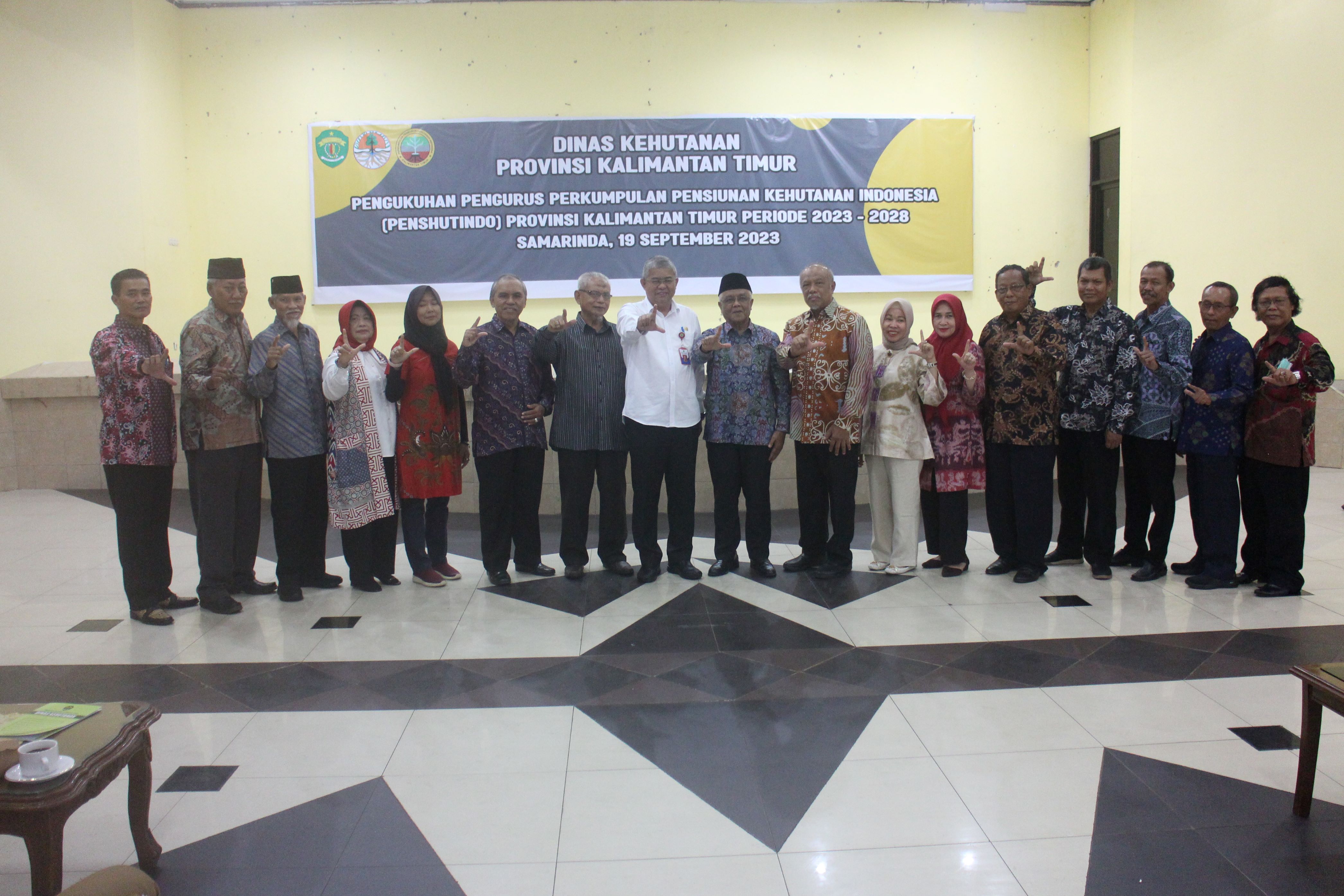 https://dishutkaltim.com/public/admin/images/gambar_berita/1695090257_IMG_6893.jpg