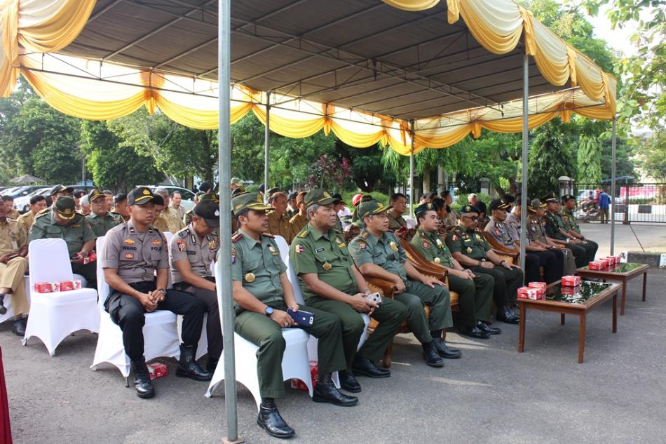 https://dishutkaltim.com/public/admin/images/gambar_berita/44IMG_5553.JPG